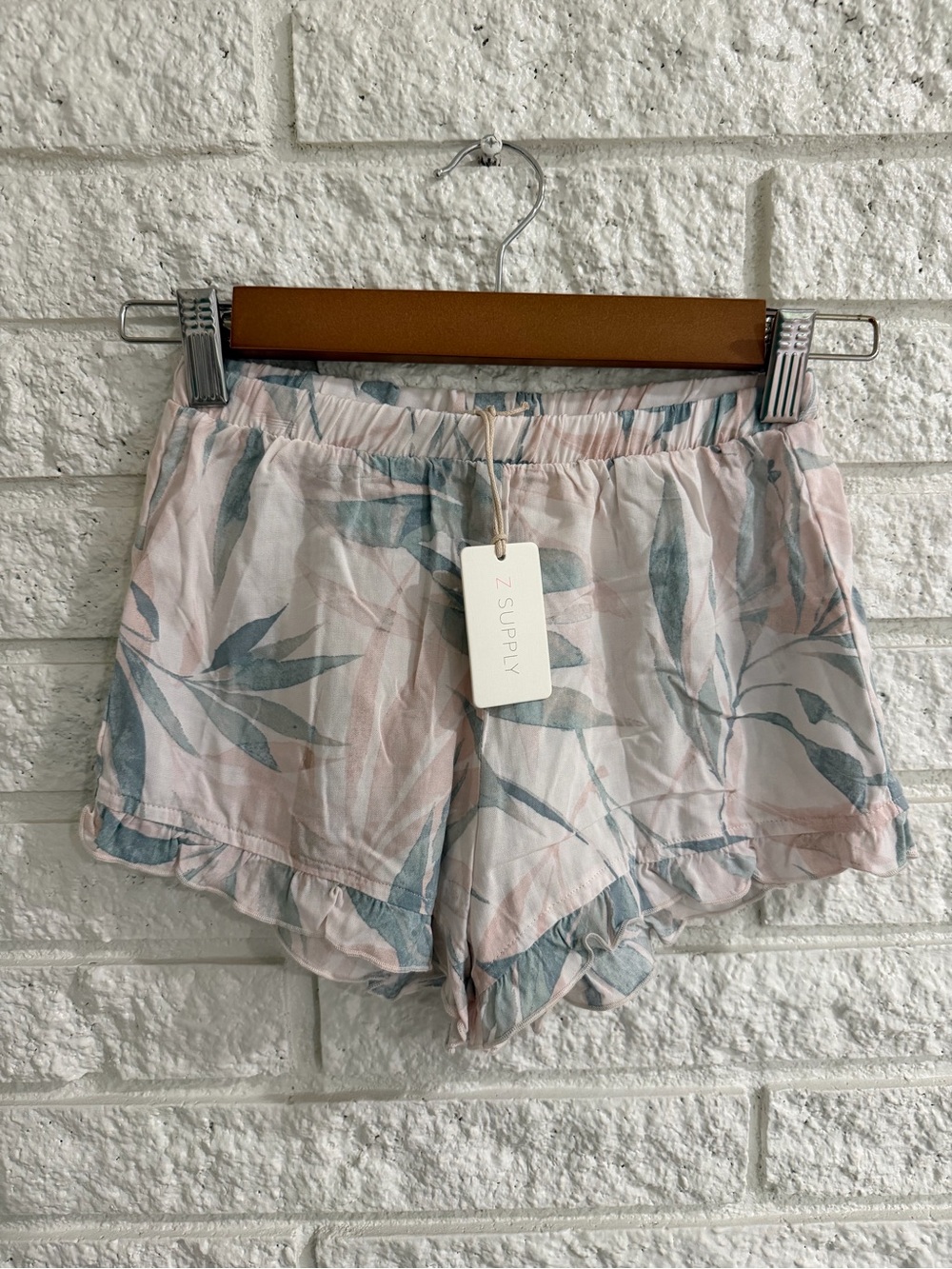 Z Supply Getaway Oasis Pink Leaf-Print Ruffle Hem Lightweight Shorts